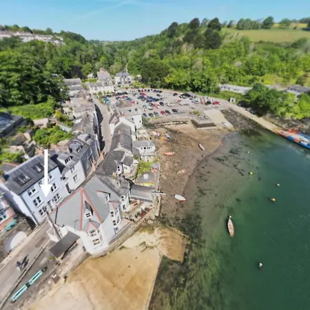 The Slipway Harbour & Parking 1 Min