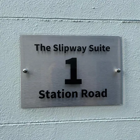The Slipway Harbour & Parking 1 Min Fowey